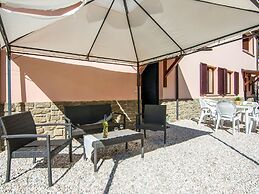 Inviting Farmhouse in Appenines With Covered Swimming Pool