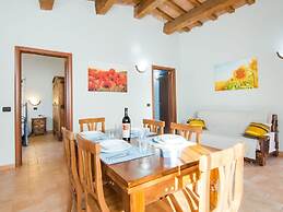 Inviting Farmhouse in Appenines With Covered Swimming Pool