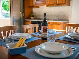 Inviting Farmhouse in Appenines With Covered Swimming Pool