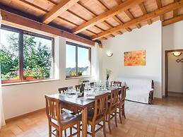 Inviting Farmhouse in Appenines With Covered Swimming Pool