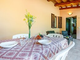 Inviting Farmhouse in Appenines With Covered Swimming Pool