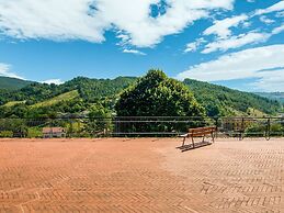Inviting Farmhouse in Appenines With Covered Swimming Pool