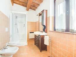 Inviting Farmhouse in Appenines With Covered Swimming Pool