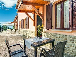 Inviting Farmhouse in Appenines With Covered Swimming Pool