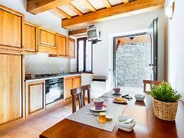 Inviting Farmhouse in Appenines With Covered Swimming Pool