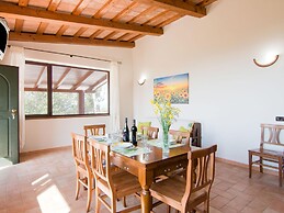 Inviting Farmhouse in Appenines With Covered Swimming Pool