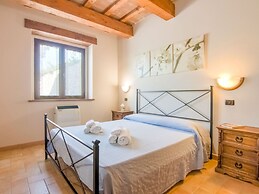 Inviting Farmhouse in Appenines With Covered Swimming Pool