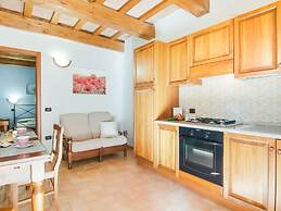 Inviting Farmhouse in Appenines With Covered Swimming Pool