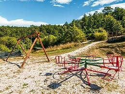 Inviting Farmhouse in Appenines With Covered Swimming Pool