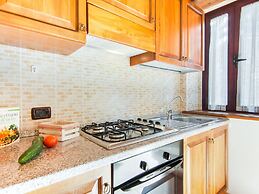 Inviting Farmhouse in Appenines With Covered Swimming Pool