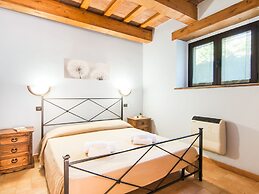 Inviting Farmhouse in Appenines With Covered Swimming Pool