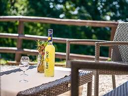 Inviting Farmhouse in Appenines With Covered Swimming Pool