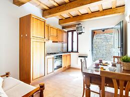 Inviting Farmhouse in Appenines With Covered Swimming Pool