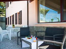 Inviting Farmhouse in Appenines With Covered Swimming Pool