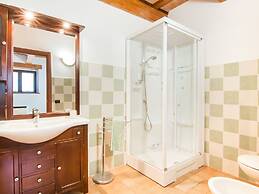 Inviting Farmhouse in Appenines With Covered Swimming Pool