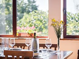 Inviting Farmhouse in Appenines With Covered Swimming Pool