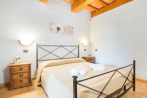 Inviting Farmhouse in Appenines With Covered Swimming Pool