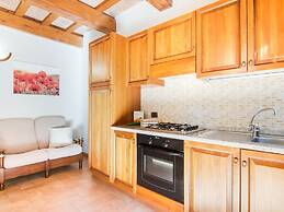 Inviting Farmhouse in Appenines With Covered Swimming Pool