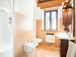 Inviting Farmhouse in Appenines With Covered Swimming Pool