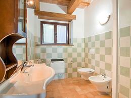 Inviting Farmhouse in Appenines With Covered Swimming Pool