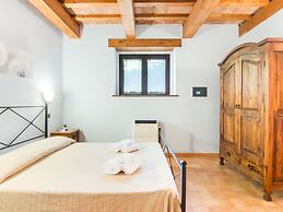 Inviting Farmhouse in Appenines With Covered Swimming Pool