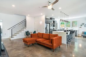 Upstay - Eastside Home w LRG Patio - Rooftop Deck