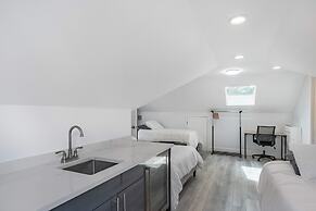 Upstay - Eastside Home w LRG Patio - Rooftop Deck