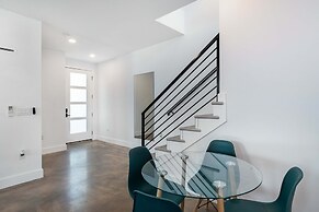 Upstay - Eastside Home w LRG Patio - Rooftop Deck