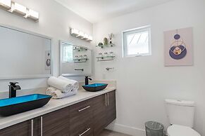 Upstay - Eastside Home w LRG Patio - Rooftop Deck