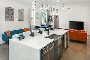 Upstay - Eastside Home w LRG Patio - Rooftop Deck