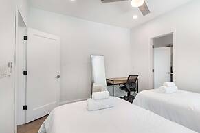 Upstay - Eastside Home w LRG Patio - Rooftop Deck