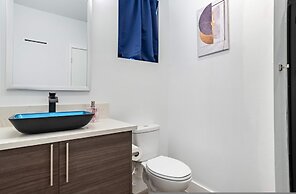 Upstay - Eastside Home w LRG Patio - Rooftop Deck