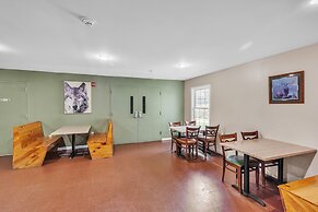 Green Goose Lodge - Studio Apt Sleeps 4 Condo