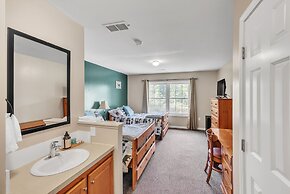 Green Goose Lodge - Studio Apt Sleeps 4 Condo