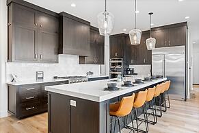 The Dugout 8 Bedroom Home