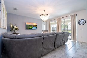 Spacious 6-bedroom Retreat Near Disney Parks