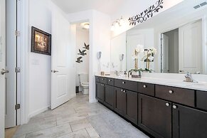 Spacious 6-bedroom Retreat Near Disney Parks