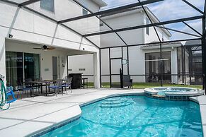 Spacious 6-bedroom Retreat Near Disney Parks
