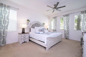 Spacious 6-bedroom Retreat Near Disney Parks