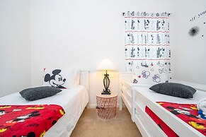 Spacious 6-bedroom Retreat Near Disney Parks