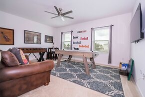 Spacious 6-bedroom Retreat Near Disney Parks