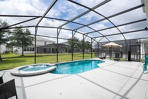 Spacious 6-bedroom Retreat Near Disney Parks
