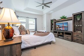 Spacious 6-bedroom Retreat Near Disney Parks
