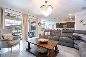 Spacious 6-bedroom Retreat Near Disney Parks