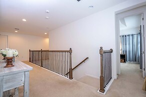 Spacious 6-bedroom Retreat Near Disney Parks