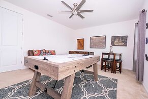 Spacious 6-bedroom Retreat Near Disney Parks