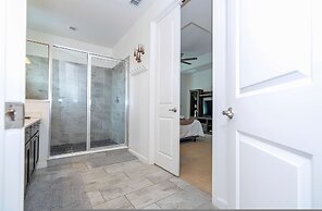 Spacious 6-bedroom Retreat Near Disney Parks