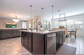 Spacious 6-bedroom Retreat Near Disney Parks