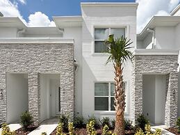 Upstay - Modern Family Townhouse w Private Pool