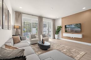 Upstay - Modern Family Townhouse w Private Pool